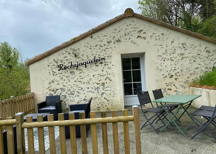 Les Rives Du Lay Rochejaquelein بيت للعطل